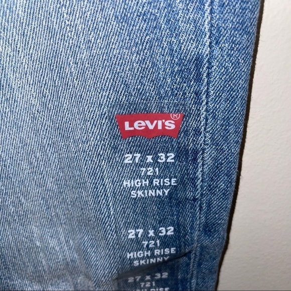NWT Levi's Woman Jeans Size 27/32 - Picture 3 of 7